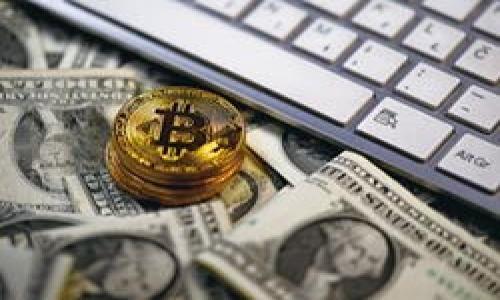 

如何利用大数据和区块链技术推动智能金融的变革